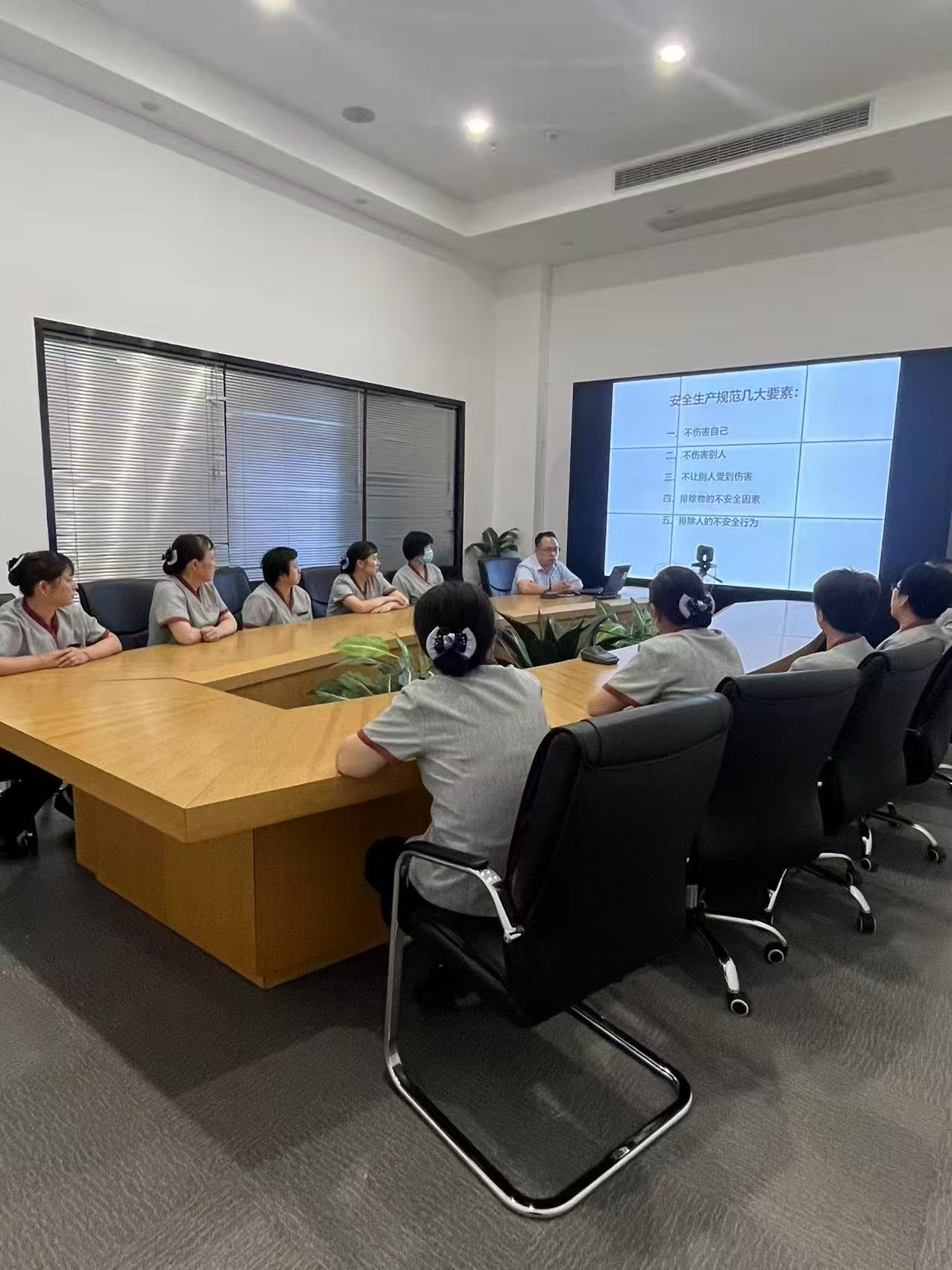 人人讲安全，个个会应急——PP电子游戏文创集团扎实发展“安全出产月”系列活动