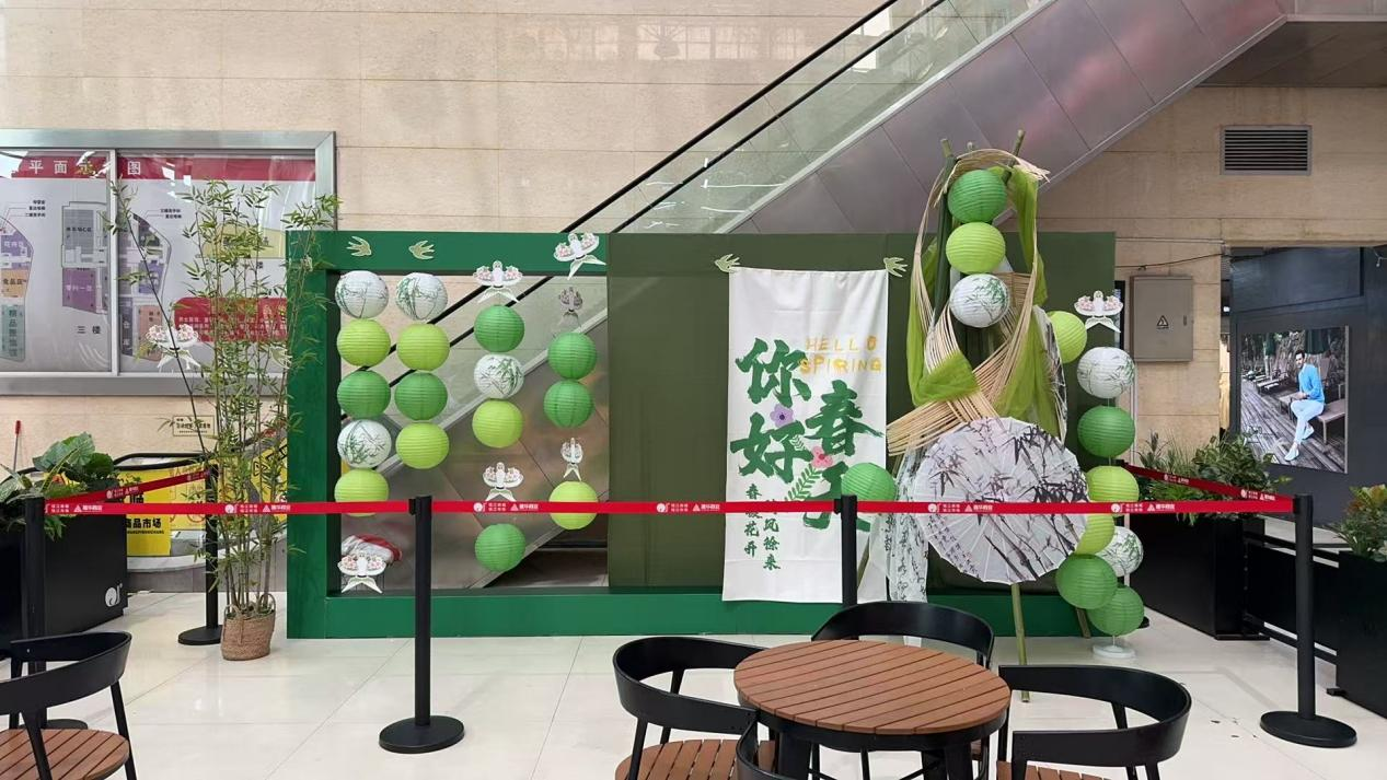 钱江商城焕新颜，春日美陈显活力