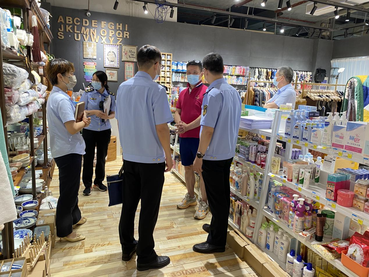 杭州市市场监督治理局陈丹坚副局长走访钱江商城查抄疫情防控工作