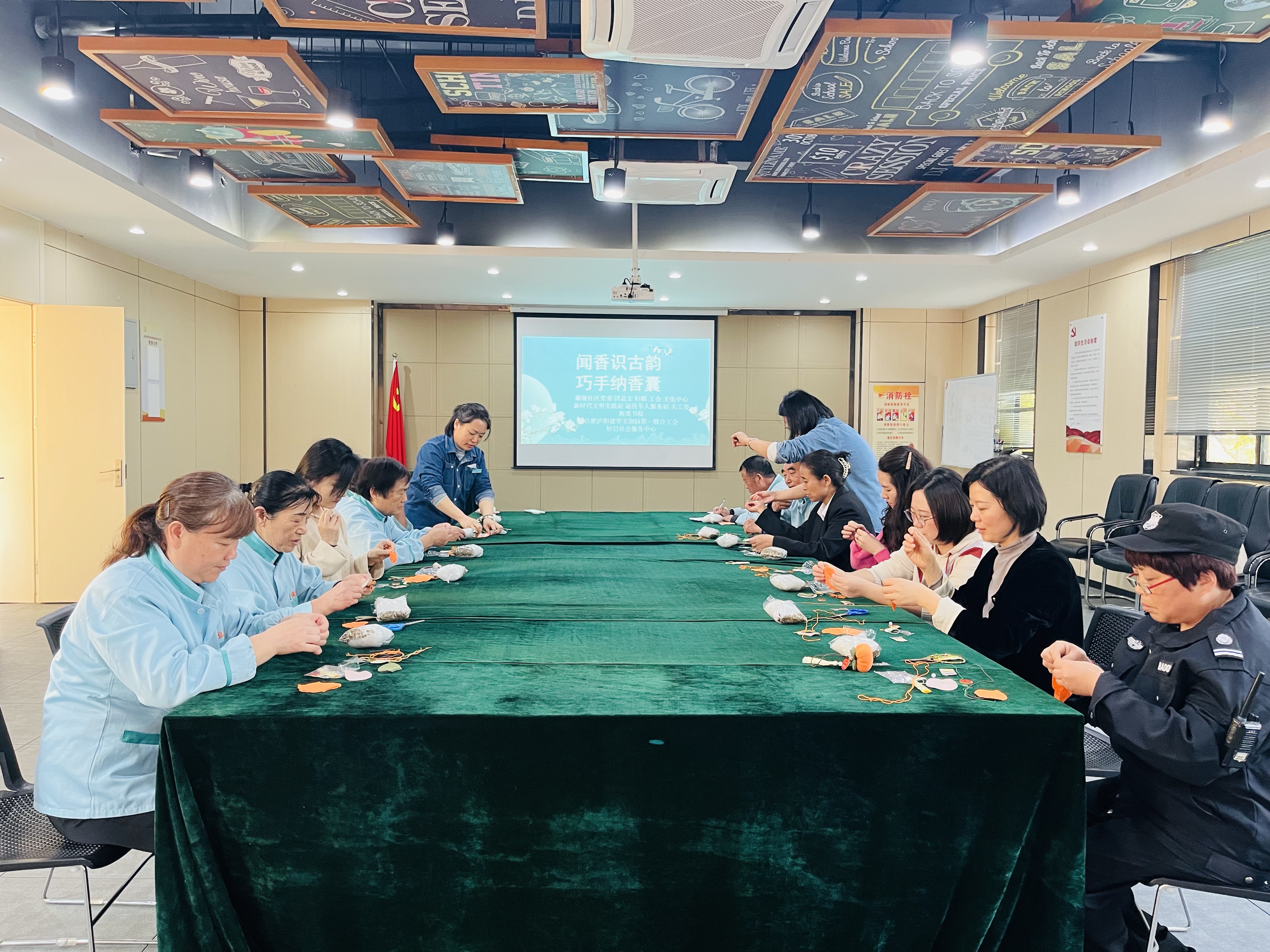 “闻香识古韵 巧手纳香囊”活动在庐阳PP电子游戏文创园进行