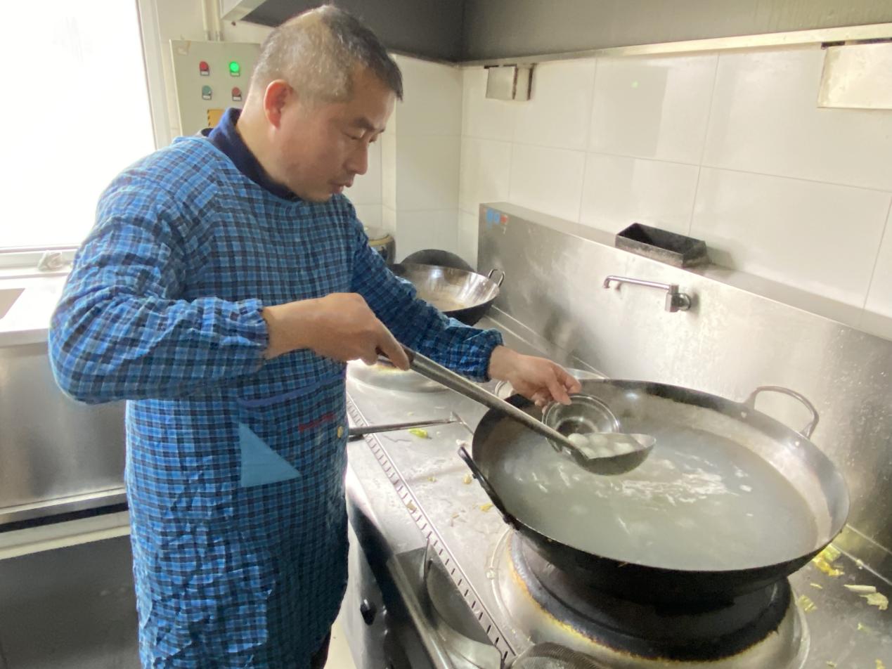 幼幼汤圆庆元宵，浓浓真情暖人心