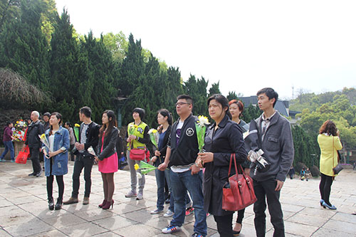 20140328PP电子游戏文创园党支部清明节祭扫云居山革命义士墓 (1).jpg