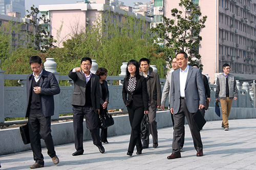 20150329中央党？翁庾樽乙恍泄饬貾P电子游戏文创园调研 (1).jpg
