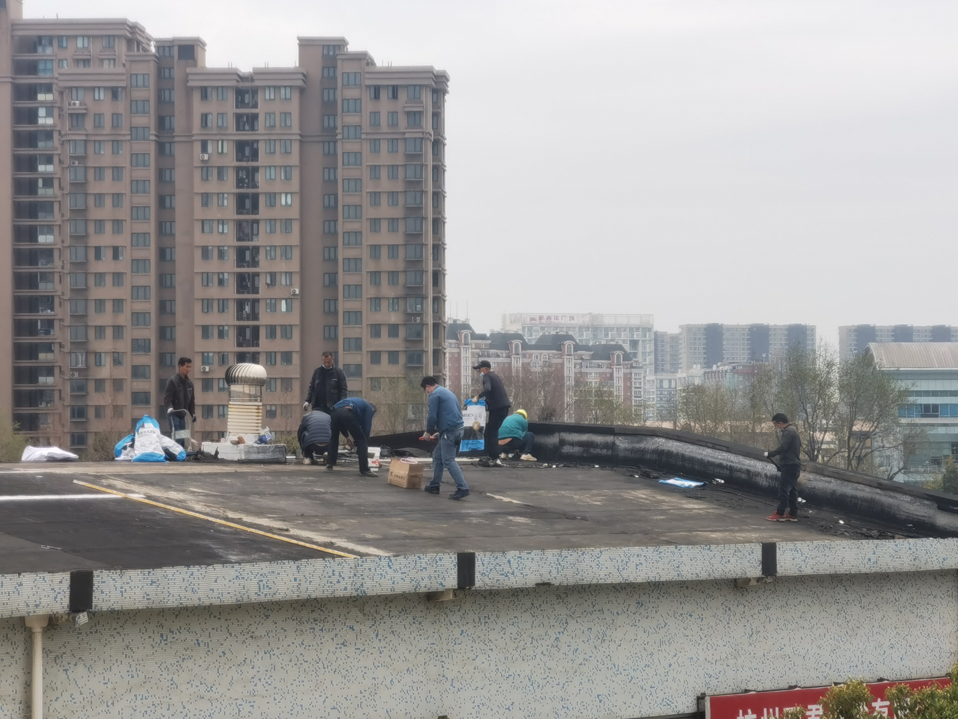 楼顶.jpg 楼顶.jpg